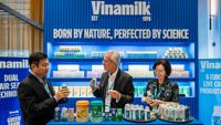 Vinamilk chốt chi 2.850 đồng cổ tức tiền mặt, 2 doanh nghiệp khác cùng hành động