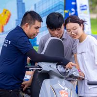 “Bỏ xăng - sống xanh” với xe máy điện VinFast Feliz Neo