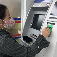 TP. Đà Nẵng: Gần 69.000 người nhận lương hưu và trợ cấp BHXH qua tài khoản ATM TP. Đà Nẵng: Gần 69.000 người nhận lương hưu và trợ cấp BHXH qua tài khoản ATM