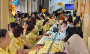 VIDEO: Giá vàng tiếp đà tăng, lập đỉnh mới 133,9 triệu đồng/lượng