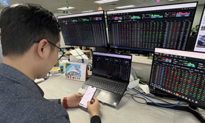 VN-Index trước ngưỡng thử thách 1.700 điểm, chiến lược an toàn và tích lũy lên ngôi