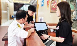 Tiếp tục miễn, giảm, gia hạn thuế, phí, lệ phí và tiền thuê đất hỗ trợ người dân, doanh nghiệp