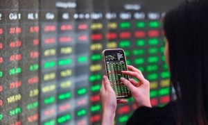 Chứng - bank mất đà, kéo VN-Index lùi nhẹ Chứng - bank mất đà, kéo VN-Index lùi nhẹ