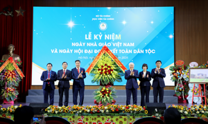 Chùm ảnh: Lãnh đạo Quốc hội và Bộ Tài chính dự Lễ Kỷ niệm Ngày Nhà giáo Việt Nam tại Học viện Tài chính