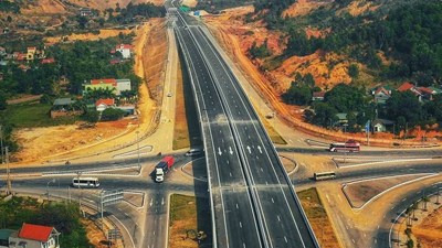 Thủ tướng biểu dương các chủ đầu tư, ban quản lý dự án, đơn vị tư vấn, nhà thầu thi công các công trình trọng điểm quốc gia