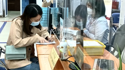 Người lao động đối diện với nhiều rủi ro khi tìm việc
