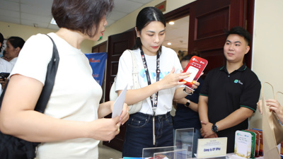 Từ chợ truyền thống đến thanh toán số: Hộ kinh doanh tìm cách thích nghi