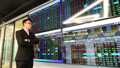 Dòng tiền co hẹp, VN-Index giằng co chờ cú hích mới
