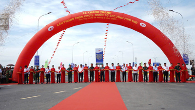 Khánh thành đưa vào khai thác cầu Phong Châu mới