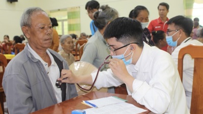 Vĩnh Long: Thêm nhiều người dân được hỗ trợ 100% mức đóng BHYT