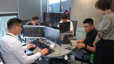 Tháng 10, VN-Index tích lũy trước ngưỡng 1.700 điểm: Chờ đợi “cú huých” từ thông tin vĩ mô và nâng hạng