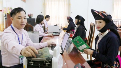 Vay vốn để giải quyết việc làm - điểm tựa chính của lao động yếu thế