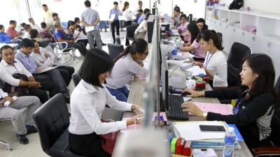 Nghỉ việc do sắp xếp bộ máy, vận hành chính quyền 2 cấp sẽ được hưởng 4 chế độ
