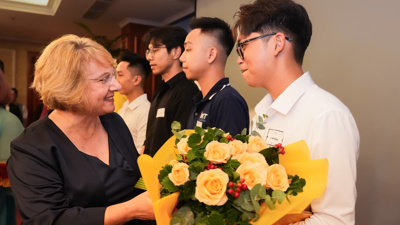Lao động Việt Nam sang Đức lái xe buýt nhận lương tháng 100 triệu đồng