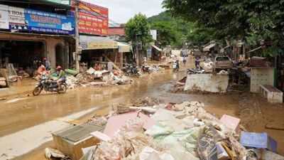 Miễn phí đường bộ cho xe chở hàng cứu trợ bà con vùng bão lũ