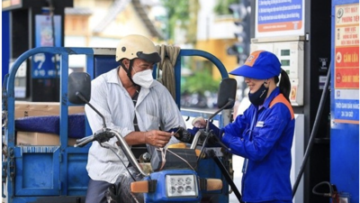 Ngày 9/10: Giá xăng dầu trong nước đảo chiều giảm mạnh