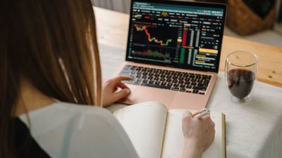 VN-Index phiên 9/10: Chính thức vượt 1.700 điểm