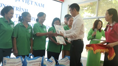 TP. Hồ Chí Minh: Phát động Chương trình tặng sổ BHXH, thẻ BHYT cho người có hoàn cảnh khó khăn
