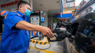 Giá xăng dầu điều chỉnh giảm từ 15h hôm nay (23/10)