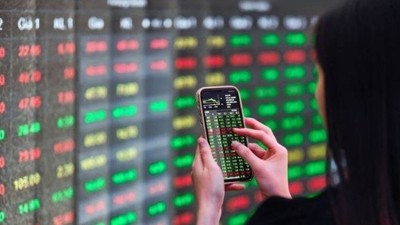Chứng - bank mất đà, kéo VN-Index lùi nhẹ