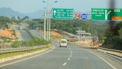 Thí điểm phân làn và quy định tốc độ trên cao tốc Phan Thiết – Dầu Giây và Nội Bài – Lào Cai Thí điểm phân làn và quy định tốc độ trên cao tốc Phan Thiết – Dầu Giây và Nội Bài – Lào Cai
