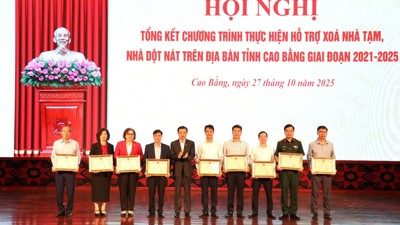 Xóa nhà tạm- bước khởi đầu giúp người dân thực sự vươn lên trong cuộc sống Xóa nhà tạm- bước khởi đầu giúp người dân thực sự vươn lên trong cuộc sống