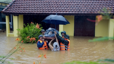 Hỗ trợ khẩn cấp 350 tỷ đồng cho TP Huế, Quảng Trị, Quảng Ngãi khắc phục thiệt hại mưa lũ Hỗ trợ khẩn cấp 350 tỷ đồng cho TP Huế, Quảng Trị, Quảng Ngãi khắc phục thiệt hại mưa lũ