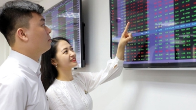 Nâng hạng thị trường chứng khoán chỉ là khởi đầu cho giai đoạn mới Nâng hạng thị trường chứng khoán chỉ là khởi đầu cho giai đoạn mới