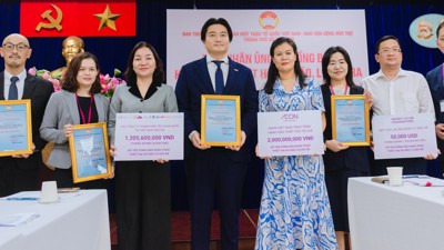 TP. Hồ Chí Minh: Doanh nghiệp tiếp tục ủng hộ hàng tỷ đồng đến đồng bào bị bão, lũ TP. Hồ Chí Minh: Doanh nghiệp tiếp tục ủng hộ hàng tỷ đồng đến đồng bào bị bão, lũ