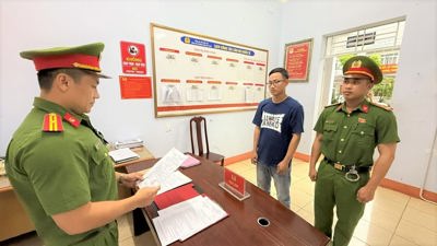 Đắk Lắk: Bắt Phó phòng ngân hàng lừa đảo 4,8 tỷ đồng để “đầu tư tài chính” trên mạng Đắk Lắk: Bắt Phó phòng ngân hàng lừa đảo 4,8 tỷ đồng để “đầu tư tài chính” trên mạng