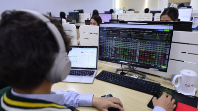 Doanh nghiệp lớn đồng loạt báo lãi, lợi nhuận toàn thị trường phân hóa Doanh nghiệp lớn đồng loạt báo lãi, lợi nhuận toàn thị trường phân hóa