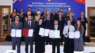 Công bố quan hệ Đối tác Năng lượng sạch và Tài chính xanh giữa Vương quốc Anh và Việt Nam Công bố quan hệ Đối tác Năng lượng sạch và Tài chính xanh giữa Vương quốc Anh và Việt Nam