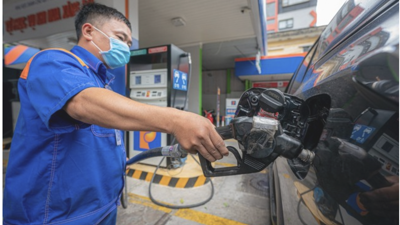 Giá xăng giảm nhẹ, giá dầu điều chỉnh tăng từ 15h ngày 6/11 Giá xăng giảm nhẹ, giá dầu điều chỉnh tăng từ 15h ngày 6/11