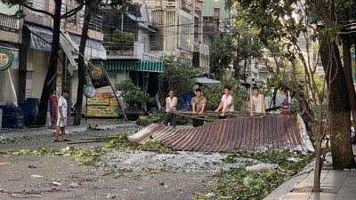 Khẩn trương khắc phục hậu quả bão số 13, nhanh chóng ổn định đời sống Nhân dân Khẩn trương khắc phục hậu quả bão số 13, nhanh chóng ổn định đời sống Nhân dân