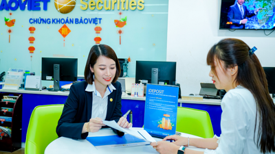 Giữa sóng vĩ mô, chứng khoán Việt Nam tìm nhịp cân bằng Giữa sóng vĩ mô, chứng khoán Việt Nam tìm nhịp cân bằng