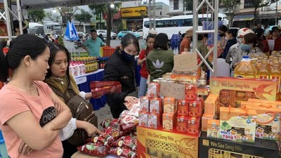 HĐND thành phố Đà Nẵng xem xét tạm thời áp dụng mức thu “0 đồng” khi nộp hồ sơ đăng ký hộ kinh doanh trực tuyến.