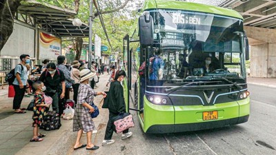 Hà Nội nâng cấp hệ thống xe buýt gắn kết đô thị và công nghệ thông minh