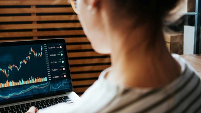 Định giá bất động sản leo thang: P/E vượt 30 lần sau khi tăng 80% Định giá bất động sản leo thang: P/E vượt 30 lần sau khi tăng 80%