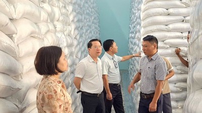 “Vượt lũ - thắng bão” hoàn thành nhập lương thực dự trữ quốc gia 