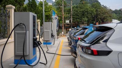 Hà Nội sẽ sớm “quyết” chính sách hỗ trợ chuyển đổi xe xăng, dầu Hà Nội sẽ sớm “quyết” chính sách hỗ trợ chuyển đổi xe xăng, dầu