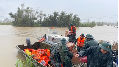 Hỗ trợ khẩn cấp 700 tỷ đồng cho 4 tỉnh khắc phục thiệt hại do mưa lũ Hỗ trợ khẩn cấp 700 tỷ đồng cho 4 tỉnh khắc phục thiệt hại do mưa lũ