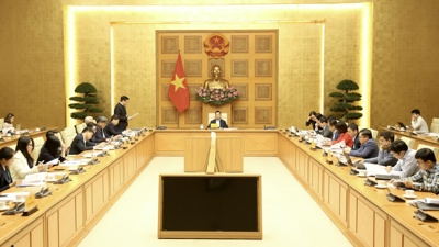 Phó Thủ tướng Hồ Đức Phớc: Khắc phục hậu quả mưa lũ, ổn định nguồn cung và kiểm soát giá cả thiết yếu Phó Thủ tướng Hồ Đức Phớc: Khắc phục hậu quả mưa lũ, ổn định nguồn cung và kiểm soát giá cả thiết yếu