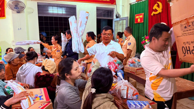 Doanh nghiệp chung tay hướng về miền Trung Doanh nghiệp chung tay hướng về miền Trung