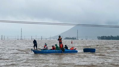 Giữ vững mặt bằng giá giữa bão lũ: Kịp thời điều hòa cung - cầu, không để găm hàng, đẩy giá