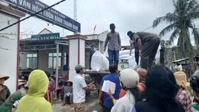 Hỗ trợ khẩn cấp 4.000 tấn gạo dự trữ quốc gia cho 4 tỉnh bị thiệt hại do mưa lũ