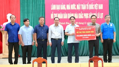 TP. Hồ Chí Minh chuyển hơn 150 tấn hàng và 50 tỷ đồng hỗ trợ người dân vùng lũ Khánh Hòa TP. Hồ Chí Minh chuyển hơn 150 tấn hàng và 50 tỷ đồng hỗ trợ người dân vùng lũ Khánh Hòa
