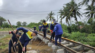 61 điểm sạt lở, trôi nền khiến ngành Đường sắt thiệt hại nặng sau mưa lũ 61 điểm sạt lở, trôi nền khiến ngành Đường sắt thiệt hại nặng sau mưa lũ