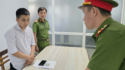 Bắt nhân viên chiếm đoạt hơn 1,7 tỷ đồng tiền bảo hiểm của khách hàng