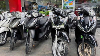 Doanh số xe máy xăng lao dốc