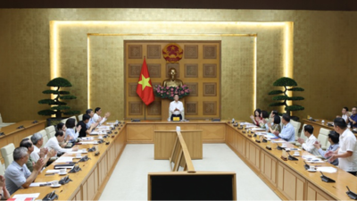 Phát triển “kinh tế bạc” và mở rộng BHYT để thích ứng với già hóa dân số